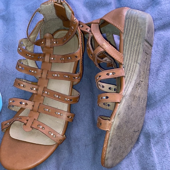 sandals - Picture 3 of 3